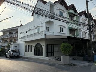 For rent 3 bedrooms townhouse in Mueang Samut Prakan, Samut Prakan