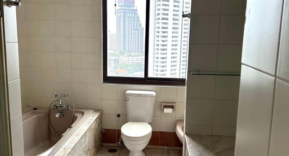 For rent 4 bedrooms condo in Watthana, Bangkok