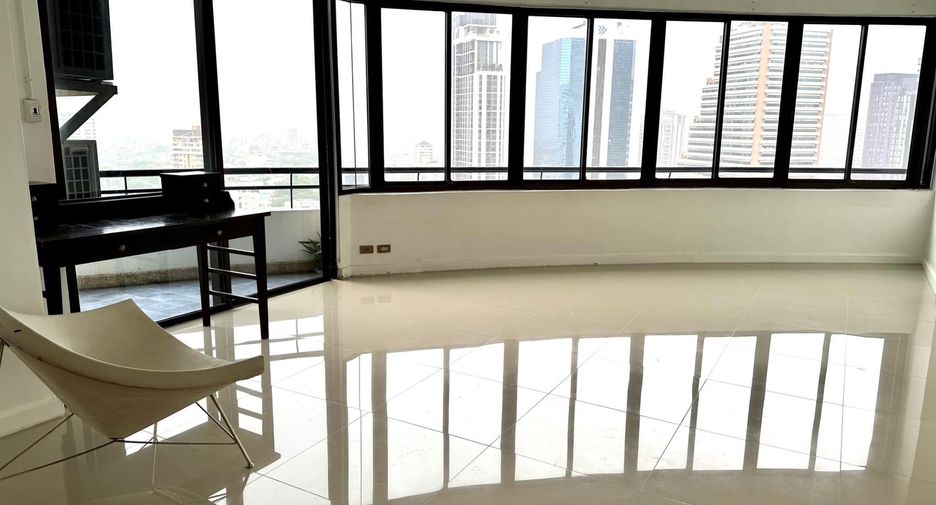 For rent 4 bedrooms condo in Watthana, Bangkok