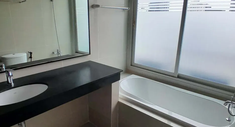 Wohnung zur Miete mit 2 Zimmer in Watthana, Bangkok