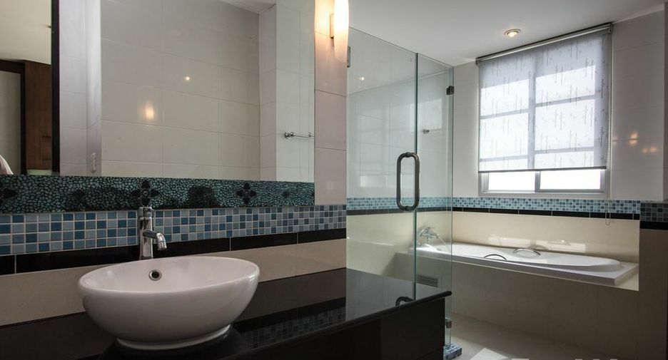 For rent 3 bedrooms condo in Khlong Toei, Bangkok