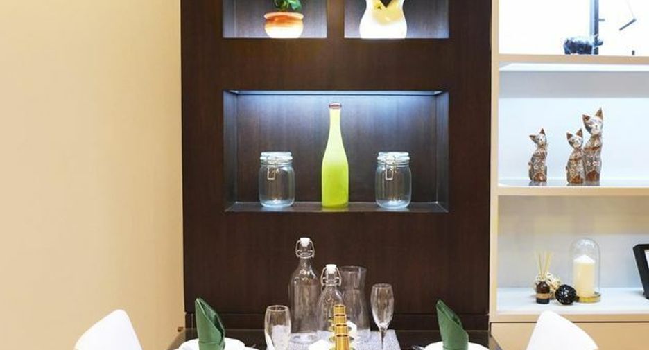 For rent 3 bedrooms condo in Khlong Toei, Bangkok