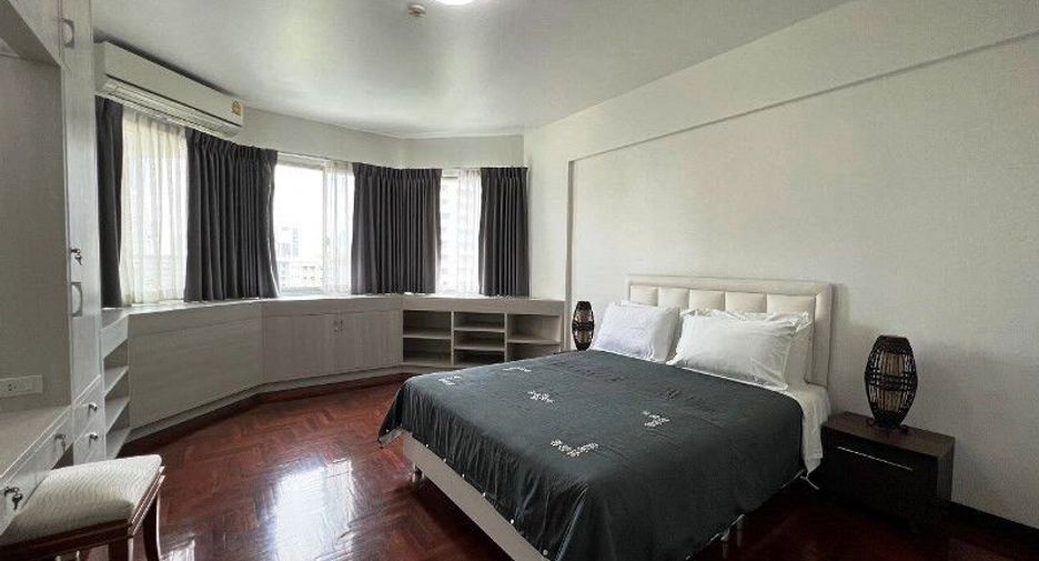 For rent 3 bedrooms condo in Khlong Toei, Bangkok