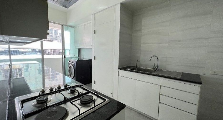 For rent 3 bedrooms condo in Khlong Toei, Bangkok