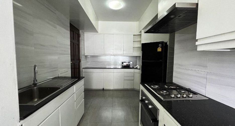 For rent 3 bedrooms condo in Khlong Toei, Bangkok
