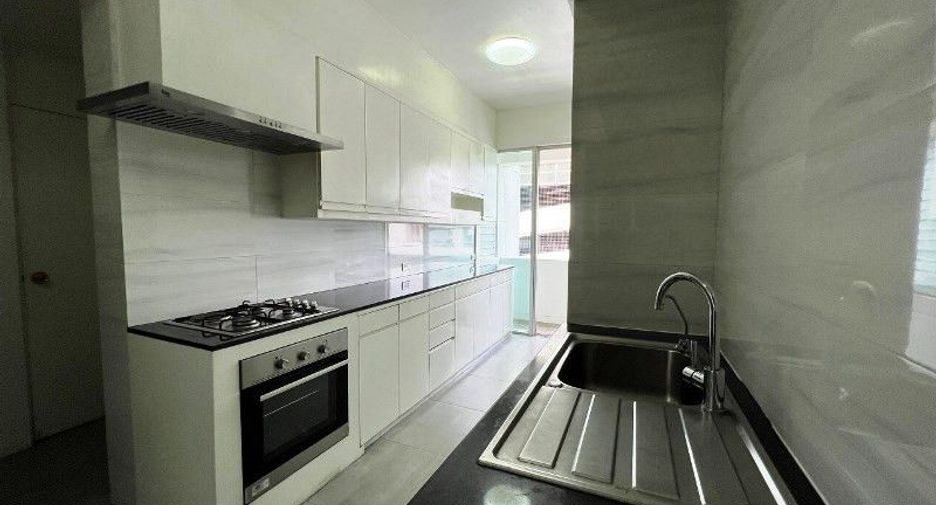 For rent 3 bedrooms condo in Khlong Toei, Bangkok