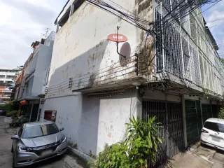 Reihenhaus zur Miete mit 4 Zimmer in Khlong Toei, Bangkok