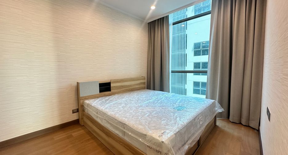For rent 2 bedrooms condo in Watthana, Bangkok
