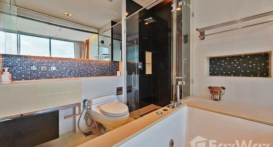 For rent 2 bedrooms condo in Khlong Toei, Bangkok