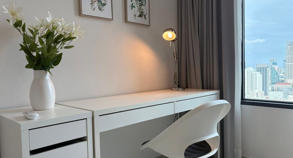 For rent 2 bedrooms condo in Pathum Wan, Bangkok