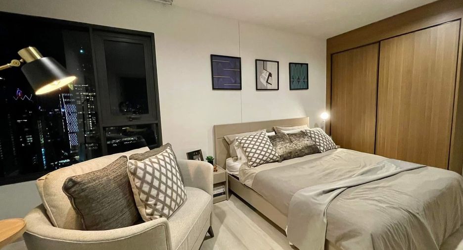 For rent 2 bedrooms condo in Pathum Wan, Bangkok