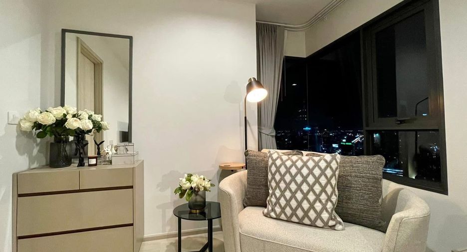 For rent 2 bedrooms condo in Pathum Wan, Bangkok