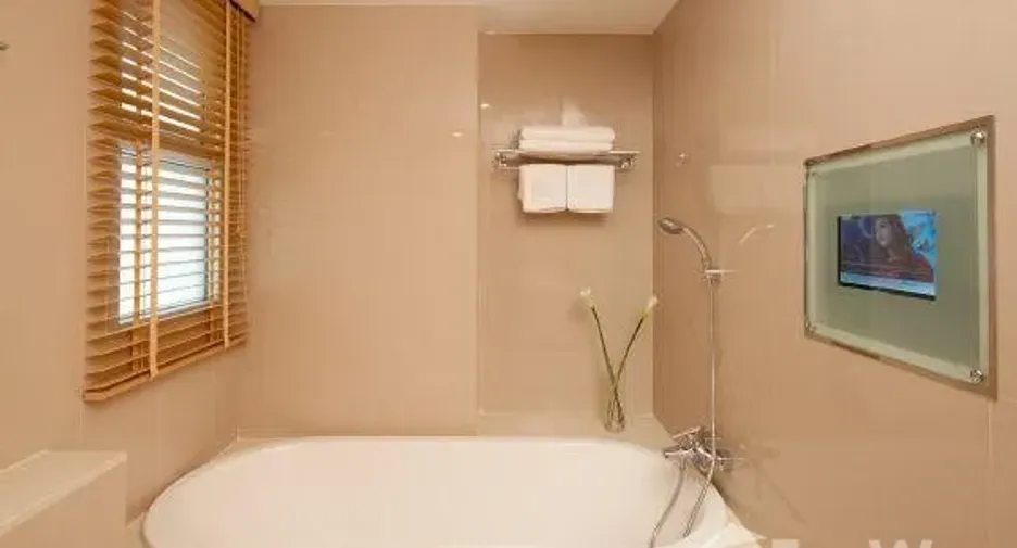 For rent 2 bedrooms condo in Watthana, Bangkok