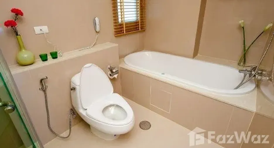 For rent 2 bedrooms condo in Watthana, Bangkok