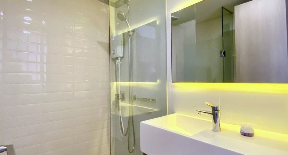 For rent 1 bed condo in Phra Khanong, Bangkok