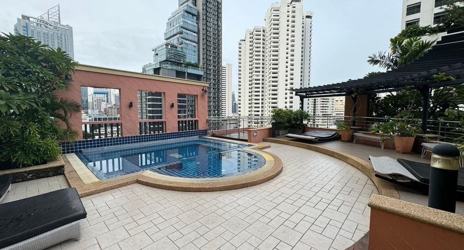 For rent 2 bedrooms condo in Watthana, Bangkok