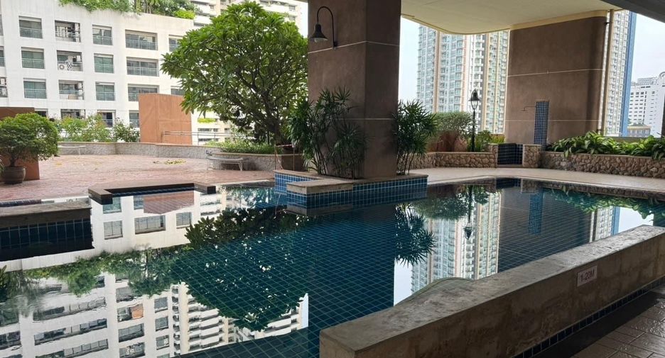 For rent 2 bedrooms condo in Watthana, Bangkok