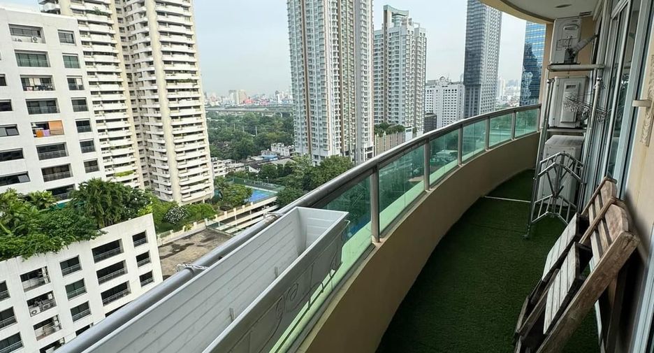 For rent 2 bedrooms condo in Watthana, Bangkok