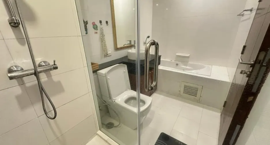 For rent 2 bedrooms condo in Watthana, Bangkok