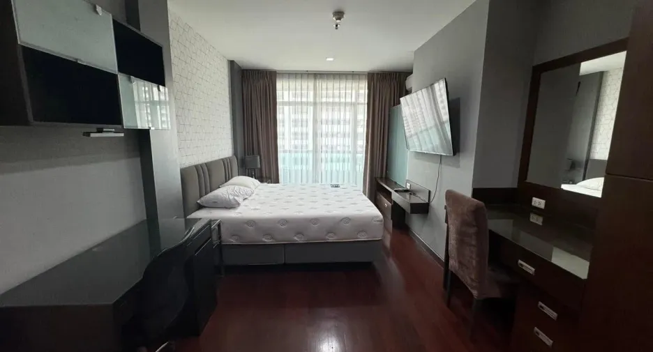 For rent 2 bedrooms condo in Watthana, Bangkok