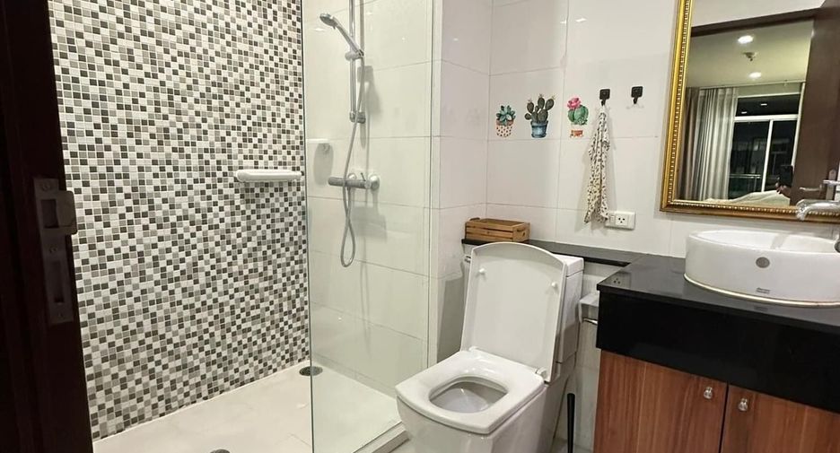 For rent 2 bedrooms condo in Watthana, Bangkok