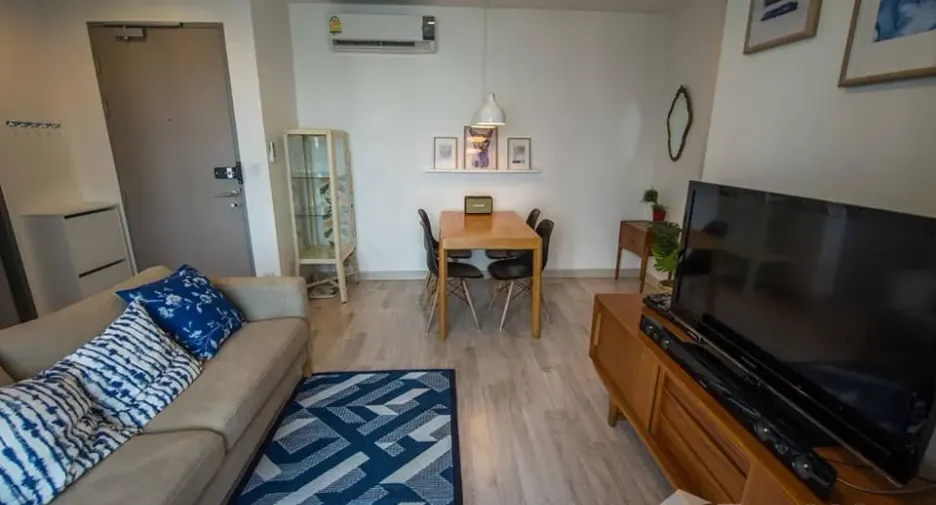 For rent 2 bedrooms condo in Phra Khanong, Bangkok
