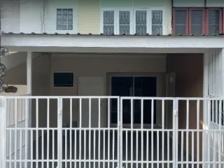 À louer 3 chambres maison de ville à Pak Kret, Nonthaburi