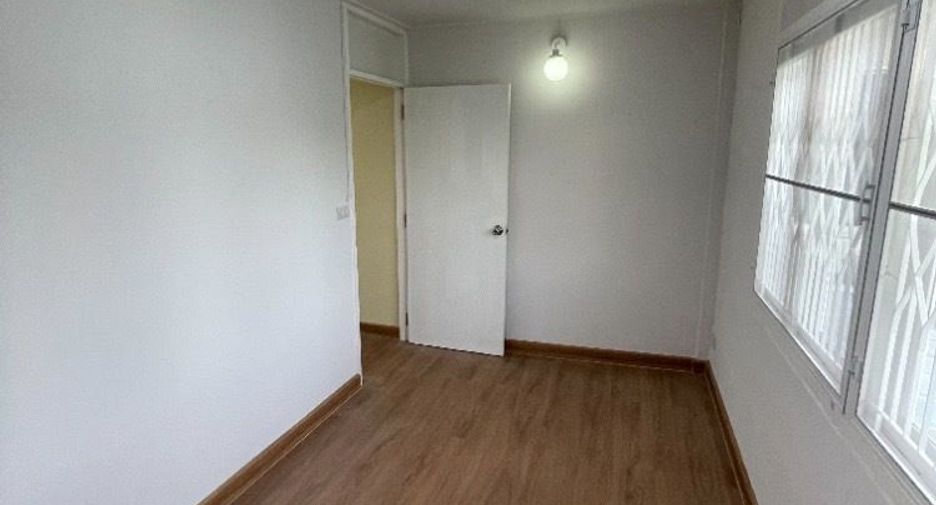 For rent 3 bedrooms townhouse in Pak Kret, Nonthaburi