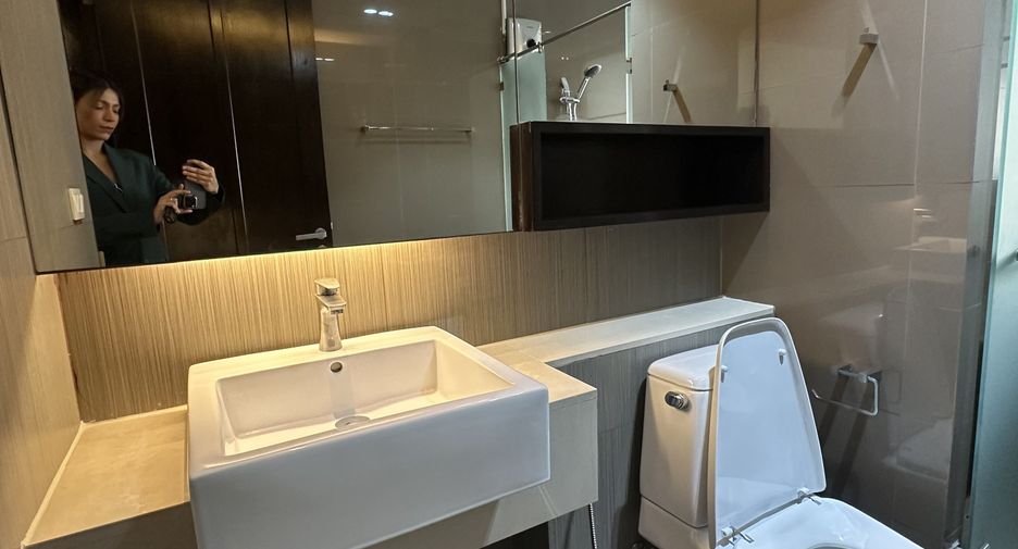 For rent 2 bedrooms condo in Watthana, Bangkok