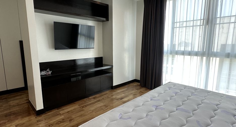 For rent 2 bedrooms condo in Watthana, Bangkok
