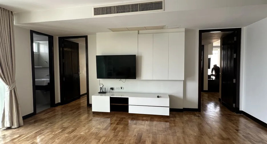 For rent 2 bedrooms condo in Watthana, Bangkok