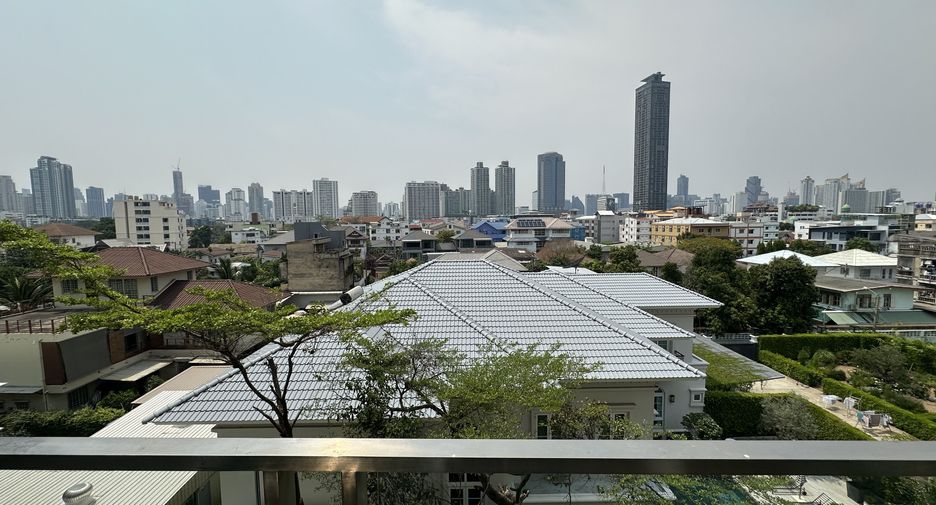 For rent 2 bedrooms condo in Watthana, Bangkok