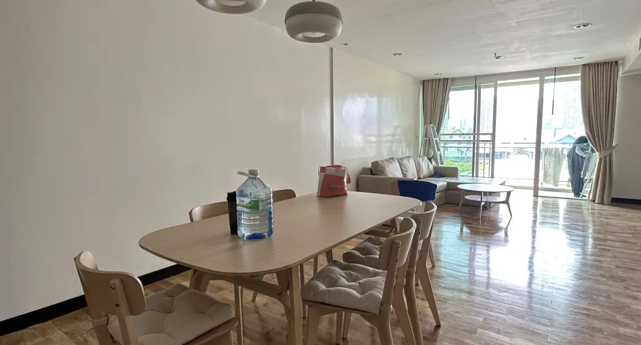 For rent 2 bedrooms condo in Watthana, Bangkok