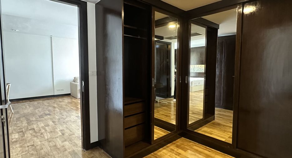 For rent 2 bedrooms condo in Watthana, Bangkok