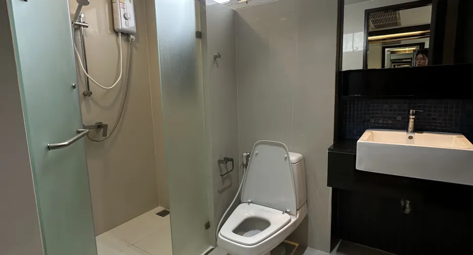 For rent 2 bedrooms condo in Watthana, Bangkok