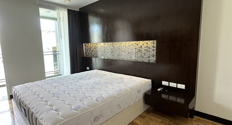 For rent 2 bedrooms condo in Watthana, Bangkok