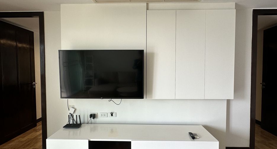 For rent 2 bedrooms condo in Watthana, Bangkok