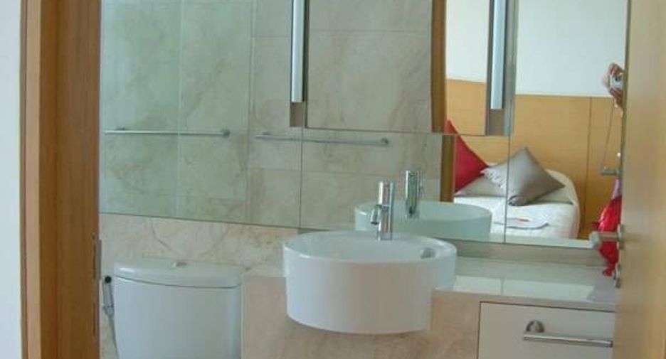 For rent 2 bedrooms condo in Sathon, Bangkok