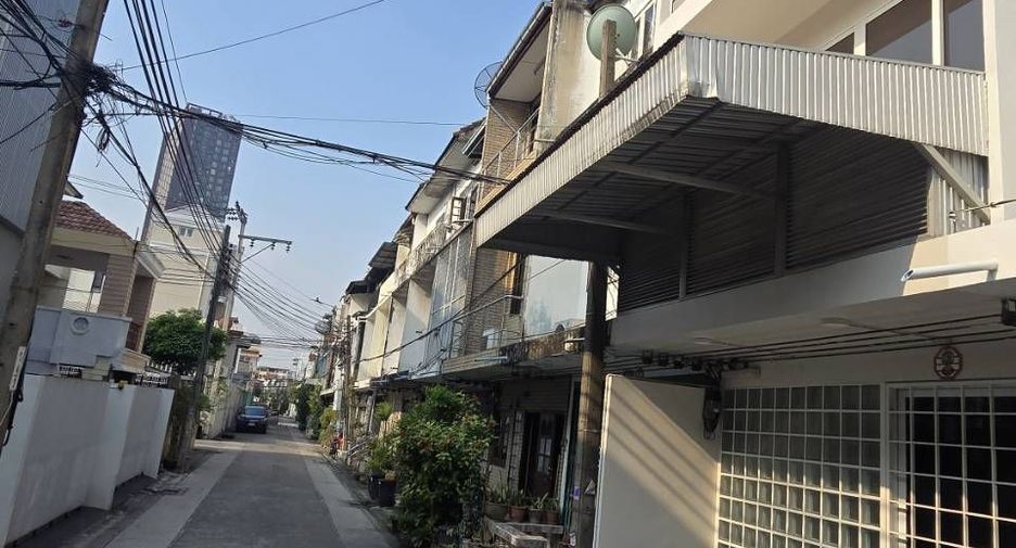 出租 2 卧室 联排别墅 在 Yan Nawa, 曼谷