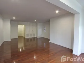 Haus zur Miete mit 4 Zimmer in Watthana, Bangkok