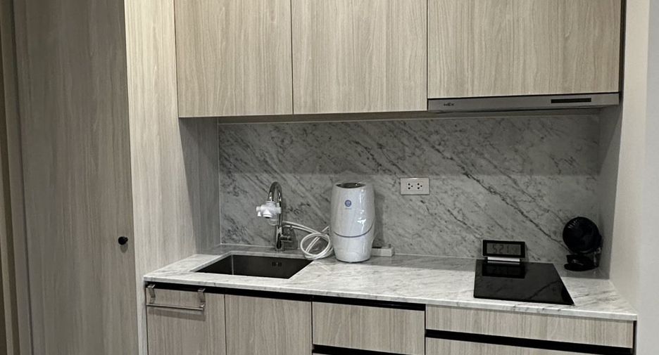 Wohnung zur Miete mit 2 Zimmer in Pathum Wan, Bangkok