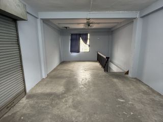 For rent 2 bedrooms retail Space in Samphanthawong, Bangkok