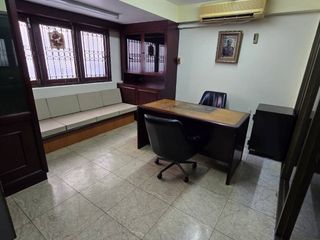 For rent 2 bedrooms retail Space in Samphanthawong, Bangkok
