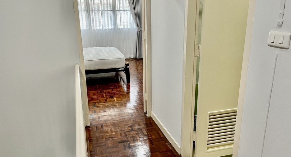 For rent 2 bedrooms townhouse in Bang Na, Bangkok