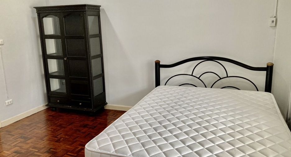 For rent 2 bedrooms townhouse in Bang Na, Bangkok