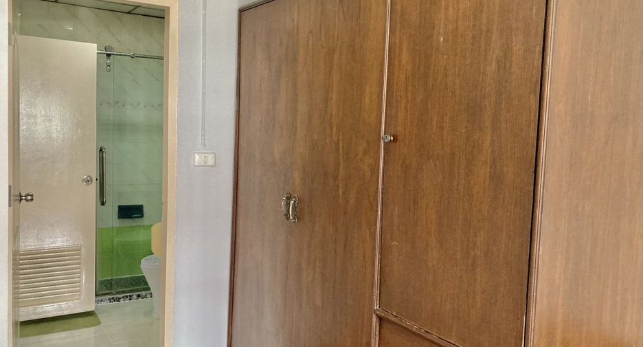 For rent 2 bedrooms townhouse in Bang Na, Bangkok