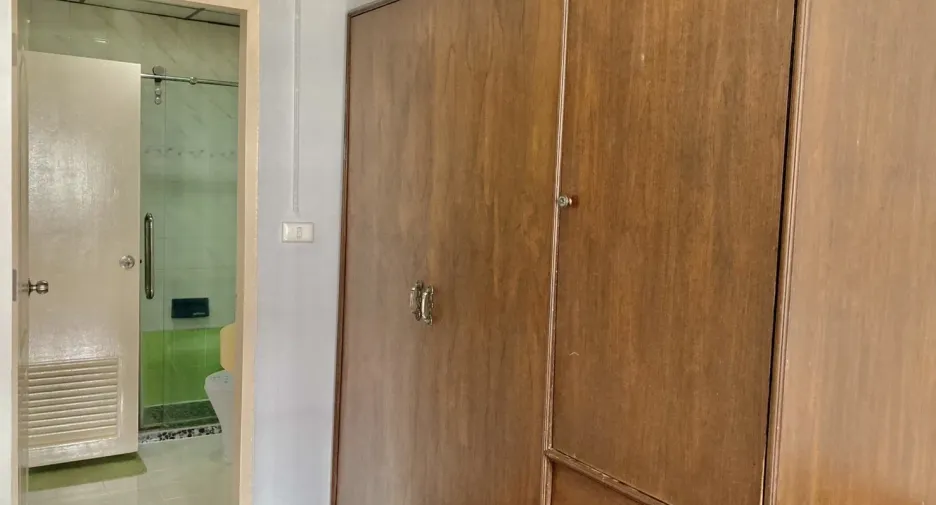 For rent 2 bedrooms townhouse in Bang Na, Bangkok