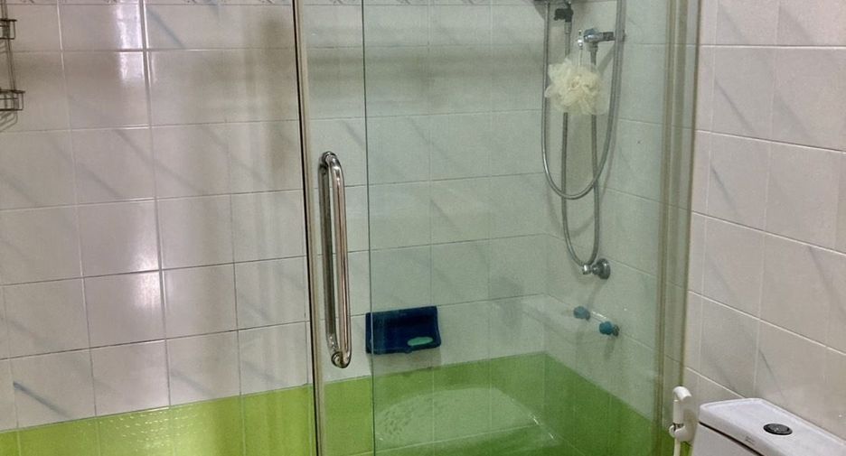 For rent 2 bedrooms townhouse in Bang Na, Bangkok