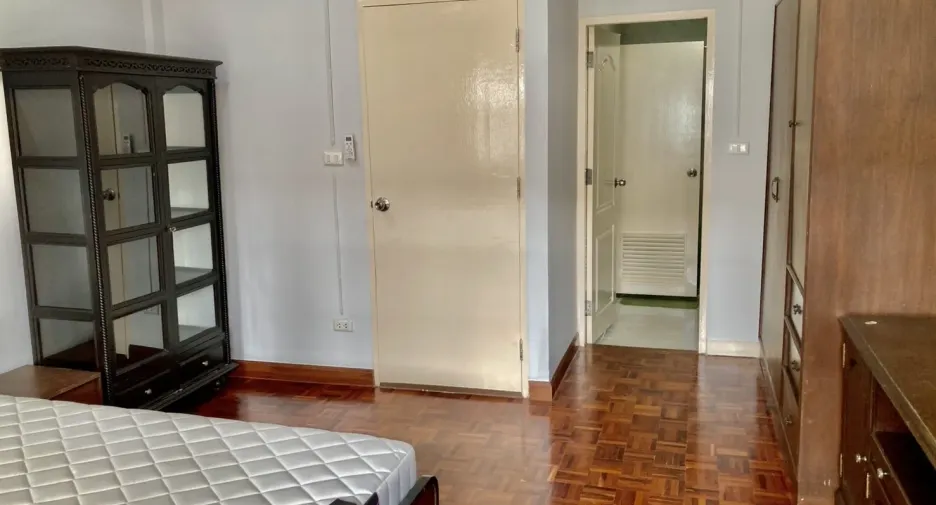 For rent 2 bedrooms townhouse in Bang Na, Bangkok