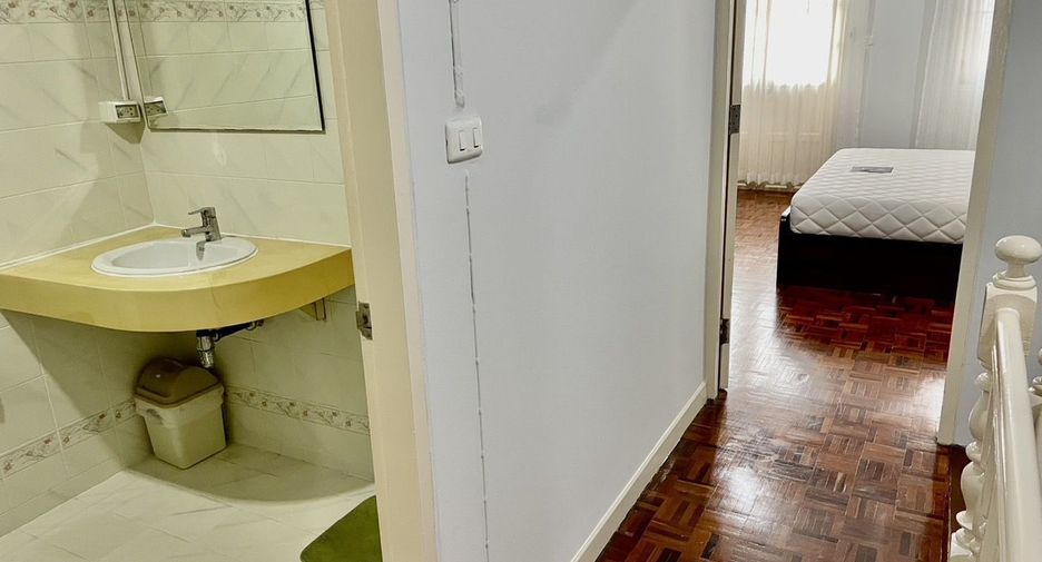 For rent 2 bedrooms townhouse in Bang Na, Bangkok